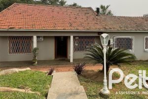 Casa à venda com 218m², 4 dormitórios, 1 suíte, 7 vagas, no bairro Espírito Santo em Porto Alegre