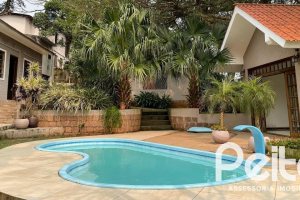 Casa à venda com 218m², 4 dormitórios, 1 suíte, 7 vagas, no bairro Espírito Santo em Porto Alegre