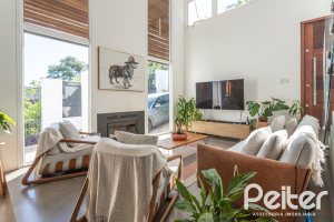 Casa à venda com 164m², 3 dormitórios, 1 suíte, 2 vagas, no bairro Ipanema em Porto Alegre