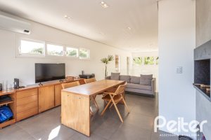 Casa à venda com 164m², 3 dormitórios, 1 suíte, 2 vagas, no bairro Ipanema em Porto Alegre