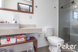 Casa à venda com 164m², 3 dormitórios, 1 suíte, 2 vagas, no bairro Ipanema em Porto Alegre