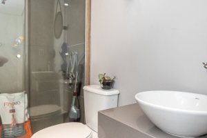 Casa à venda com 164m², 3 dormitórios, 1 suíte, 2 vagas, no bairro Ipanema em Porto Alegre