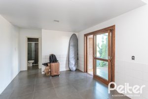 Casa à venda com 164m², 3 dormitórios, 1 suíte, 2 vagas, no bairro Ipanema em Porto Alegre