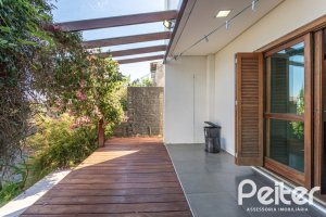 Casa à venda com 164m², 3 dormitórios, 1 suíte, 2 vagas, no bairro Ipanema em Porto Alegre