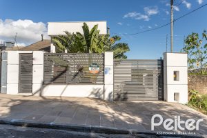 Casa à venda com 164m², 3 dormitórios, 1 suíte, 2 vagas, no bairro Ipanema em Porto Alegre