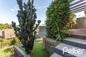 Casa à venda com 164m², 3 dormitórios, 1 suíte, 2 vagas, no bairro Ipanema em Porto Alegre