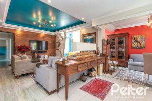 Casa à venda com 392m², 3 dormitórios, 1 suíte, 4 vagas, no bairro Tristeza em Porto Alegre