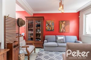 Casa à venda com 392m², 3 dormitórios, 1 suíte, 4 vagas, no bairro Tristeza em Porto Alegre