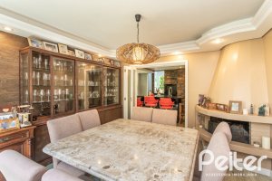 Casa à venda com 392m², 3 dormitórios, 1 suíte, 4 vagas, no bairro Tristeza em Porto Alegre