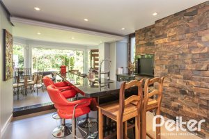 Casa à venda com 392m², 3 dormitórios, 1 suíte, 4 vagas, no bairro Tristeza em Porto Alegre