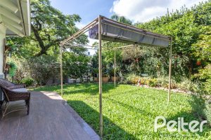 Casa à venda com 392m², 3 dormitórios, 1 suíte, 4 vagas, no bairro Tristeza em Porto Alegre