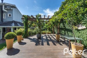 Casa à venda com 392m², 3 dormitórios, 1 suíte, 4 vagas, no bairro Tristeza em Porto Alegre