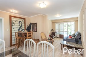 Casa à venda com 392m², 3 dormitórios, 1 suíte, 4 vagas, no bairro Tristeza em Porto Alegre