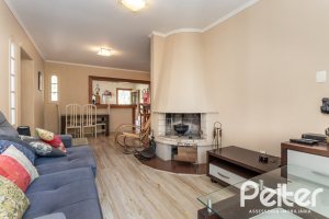 Casa à venda com 392m², 3 dormitórios, 1 suíte, 4 vagas, no bairro Tristeza em Porto Alegre