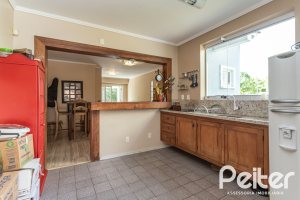 Casa à venda com 392m², 3 dormitórios, 1 suíte, 4 vagas, no bairro Tristeza em Porto Alegre