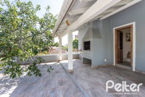 Casa à venda com 392m², 3 dormitórios, 1 suíte, 4 vagas, no bairro Tristeza em Porto Alegre