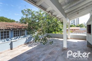 Casa à venda com 392m², 3 dormitórios, 1 suíte, 4 vagas, no bairro Tristeza em Porto Alegre