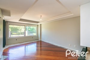 Casa à venda com 307m², 3 dormitórios, 1 suíte, 2 vagas, no bairro Vila Assunção em Porto Alegre