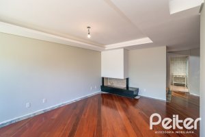 Casa à venda com 307m², 3 dormitórios, 1 suíte, 2 vagas, no bairro Vila Assunção em Porto Alegre