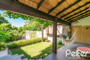 Casa à venda com 307m², 3 dormitórios, 1 suíte, 2 vagas, no bairro Vila Assunção em Porto Alegre