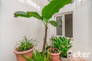 Casa à venda com 307m², 3 dormitórios, 1 suíte, 2 vagas, no bairro Vila Assunção em Porto Alegre