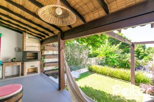 Casa à venda com 307m², 3 dormitórios, 1 suíte, 2 vagas, no bairro Vila Assunção em Porto Alegre