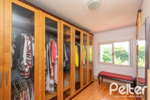 Casa à venda com 307m², 3 dormitórios, 1 suíte, 2 vagas, no bairro Vila Assunção em Porto Alegre