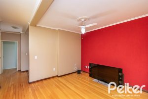 Casa à venda com 307m², 3 dormitórios, 1 suíte, 2 vagas, no bairro Vila Assunção em Porto Alegre