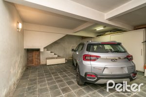 Casa à venda com 307m², 3 dormitórios, 1 suíte, 2 vagas, no bairro Vila Assunção em Porto Alegre