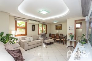 Casa à venda com 152m², 3 dormitórios, 1 suíte, 2 vagas, no bairro Vila Assunção em Porto Alegre