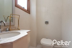 Casa à venda com 152m², 3 dormitórios, 1 suíte, 2 vagas, no bairro Vila Assunção em Porto Alegre