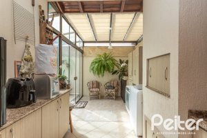 Casa à venda com 152m², 3 dormitórios, 1 suíte, 2 vagas, no bairro Vila Assunção em Porto Alegre