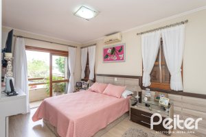 Casa à venda com 152m², 3 dormitórios, 1 suíte, 2 vagas, no bairro Vila Assunção em Porto Alegre