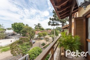 Casa à venda com 152m², 3 dormitórios, 1 suíte, 2 vagas, no bairro Vila Assunção em Porto Alegre