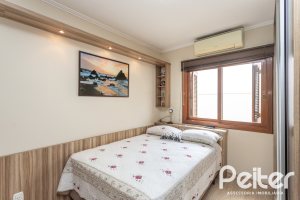 Casa à venda com 152m², 3 dormitórios, 1 suíte, 2 vagas, no bairro Vila Assunção em Porto Alegre