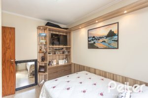 Casa à venda com 152m², 3 dormitórios, 1 suíte, 2 vagas, no bairro Vila Assunção em Porto Alegre