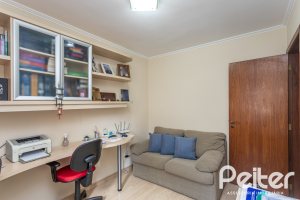 Casa à venda com 152m², 3 dormitórios, 1 suíte, 2 vagas, no bairro Vila Assunção em Porto Alegre