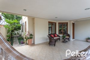 Casa à venda com 152m², 3 dormitórios, 1 suíte, 2 vagas, no bairro Vila Assunção em Porto Alegre