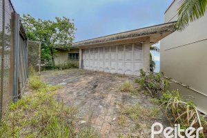 Casa à venda com 561m², 5 dormitórios, 4 vagas, no bairro Vila Assunção em Porto Alegre