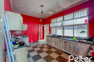 Casa à venda com 561m², 5 dormitórios, 4 vagas, no bairro Vila Assunção em Porto Alegre