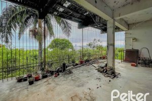 Casa à venda com 561m², 5 dormitórios, 4 vagas, no bairro Vila Assunção em Porto Alegre