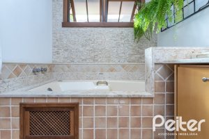 Casa em Condomínio à venda com 290m², 3 dormitórios, 3 suítes, 4 vagas, no bairro Terra Ville em PORTO ALEGRE