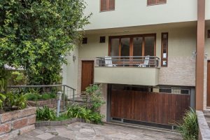 Casa em Condomínio à venda com 270m², 3 dormitórios, 1 suíte, 3 vagas, no bairro Jardim Isabel em PORTO ALEGRE