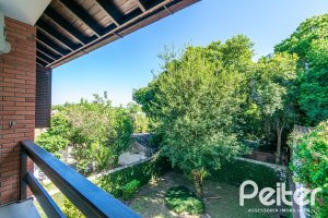 Casa à venda com 246m², 3 dormitórios, 1 suíte, 4 vagas, no bairro Tristeza em Porto Alegre