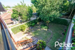 Casa à venda com 246m², 3 dormitórios, 1 suíte, 4 vagas, no bairro Tristeza em Porto Alegre