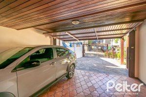 Casa à venda com 246m², 3 dormitórios, 1 suíte, 4 vagas, no bairro Tristeza em Porto Alegre