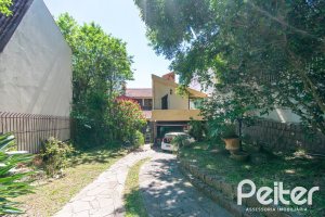 Casa à venda com 305m², 4 dormitórios, 2 suítes, 2 vagas, no bairro Sétimo Céu em Porto Alegre