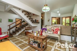 Casa à venda com 305m², 4 dormitórios, 2 suítes, 2 vagas, no bairro Sétimo Céu em Porto Alegre