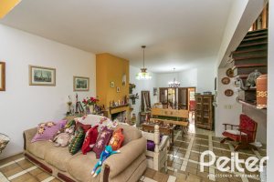 Casa à venda com 305m², 4 dormitórios, 2 suítes, 2 vagas, no bairro Sétimo Céu em Porto Alegre