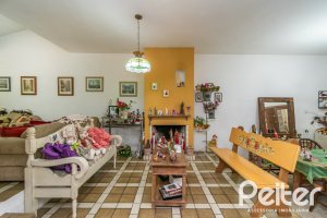 Casa à venda com 305m², 4 dormitórios, 2 suítes, 2 vagas, no bairro Sétimo Céu em Porto Alegre